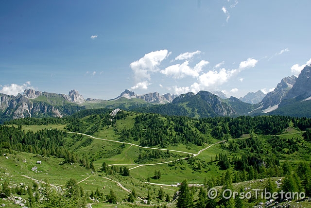 _DSC2138-f.jpg - Dolomiti. Panorama alle proprie spalle salendo verso il rifugio Coldai [a, FF, none]